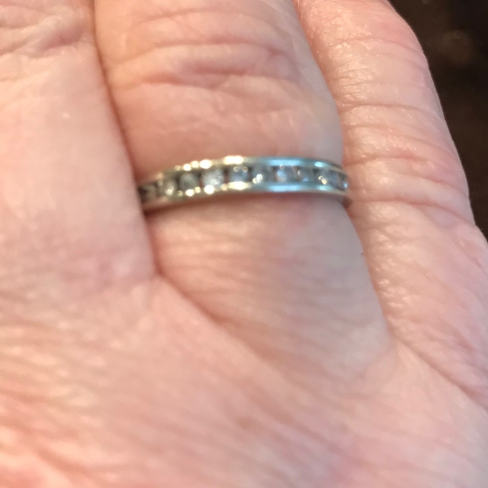 10k white Gold Genuine Diamond Band - Picture 11 of 14